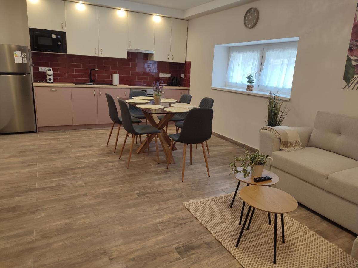 Voeroesko Apartmanhaz Balatonalmadi Ngoại thất bức ảnh