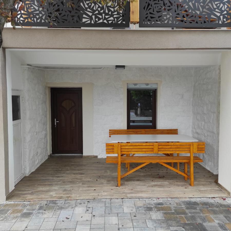 Voeroesko Apartmanhaz Balatonalmadi Ngoại thất bức ảnh
