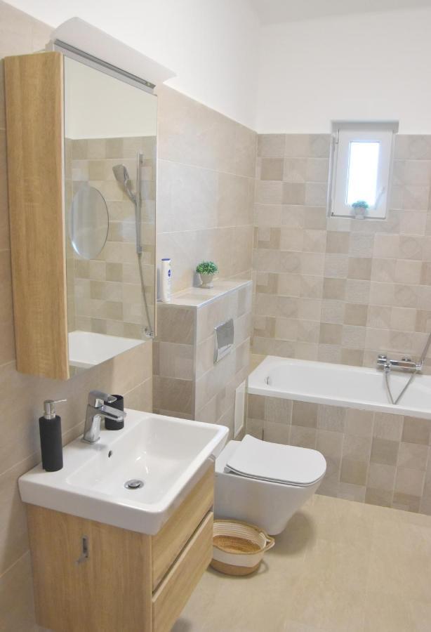 Voeroesko Apartmanhaz Balatonalmadi Ngoại thất bức ảnh